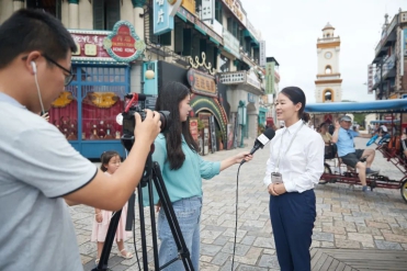 央视财经 |影视文旅受追捧 浙江横店暑期游火爆